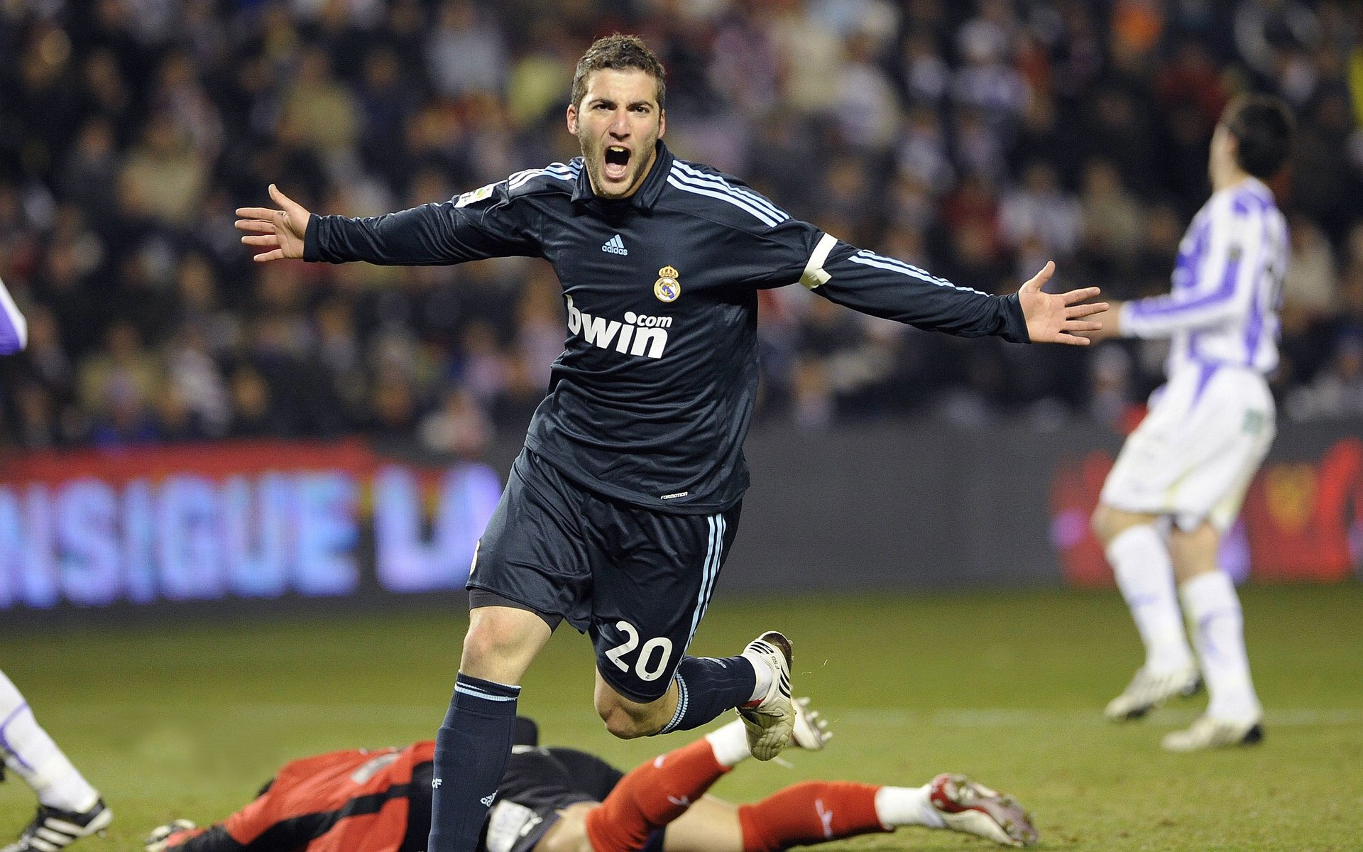 开云体育软件-勒沃库森多点联动打出精彩进攻套路，勒沃库森vs多特蒙德在线直播